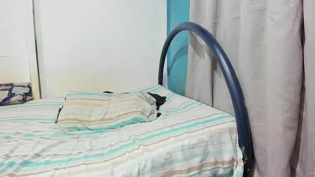 Snapshot of zackmontieel chatting on 11/22/25, 09:30 zackmontieel online show from 11/22/25, 09:30