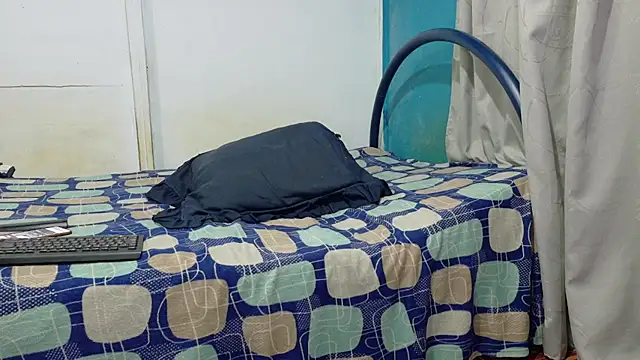 Snapshot of zackmontieel chatting on 12/19/25, 09:38 zackmontieel online show from 12/19/25, 09:38