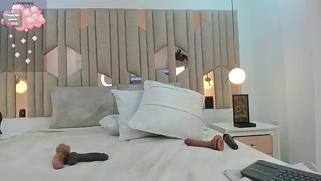 im nika  online show from 01/12/25, 02:09