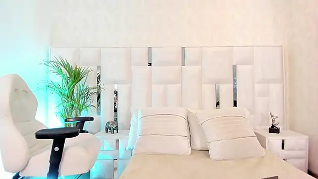 im nika  online show from 09/14/25, 03:33