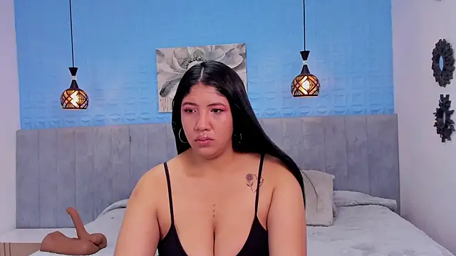 Snapshot of estrella_bigboobs14 chatting on 04/23/26, 10:25 estrella bigboobs14 online show from 04/23/26, 10:25