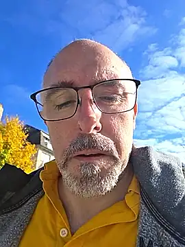 Snapshot of Crosss-23cm chatting on 10/14/25, 10:27 Crosss-23cm online show from 10/14/25, 10:27