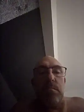 Snapshot of Crosss-23cm chatting on 11/12/25, 07:57 Crosss-23cm online show from 11/12/25, 07:57