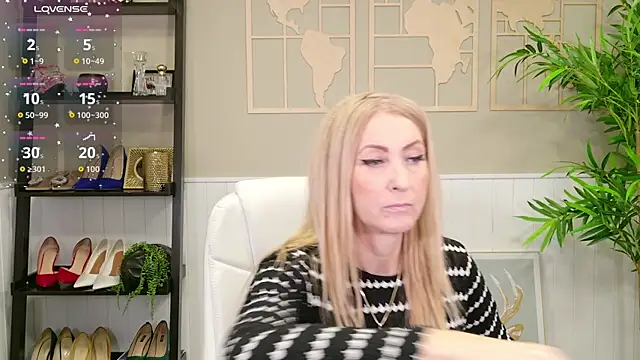 LadyLeea online show from 12/17/25, 05:24