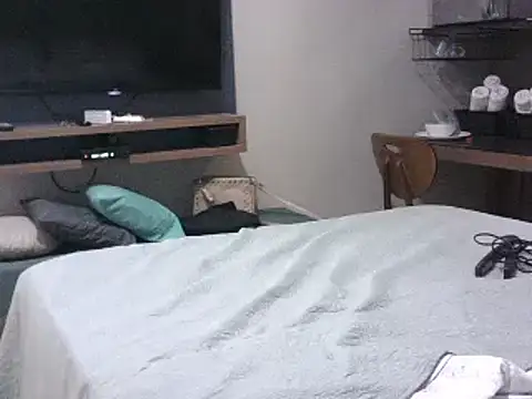 Snapshot of pornstarbrezillian chatting on 02/06/25, 10:43 pornstarbrezillian online show from 02/06/25, 10:43