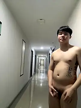 Snapshot of thehornyboyz chatting on 10/31/25, 01:45 thehornyboyz online show from 10/31/25, 01:45