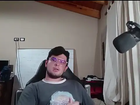 Snapshot of enzis3 chatting on 11/22/25, 09:25 enzis3 online show from 11/22/25, 09:25