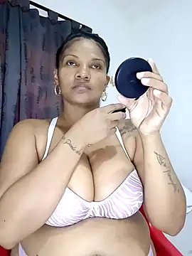 Snapshot of alejandraboobs07 chatting on 12/15/24, 04:37 alejandraboobs07 online show from 12/15/24, 04:37