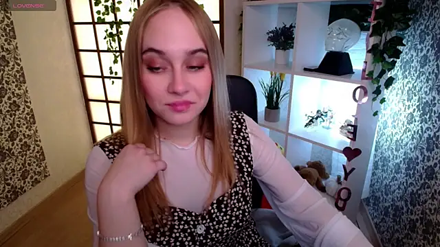 LianaBright online show from 12/17/24, 02:33