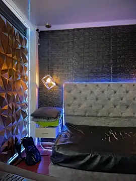 Paloma  LS online show from 12/04/25, 07:33