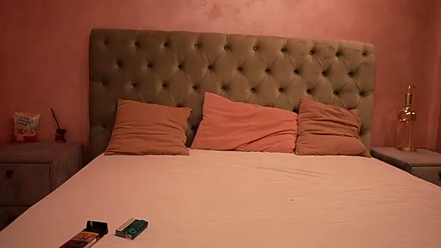 LucyWilow online show from 06/18/26, 04:35