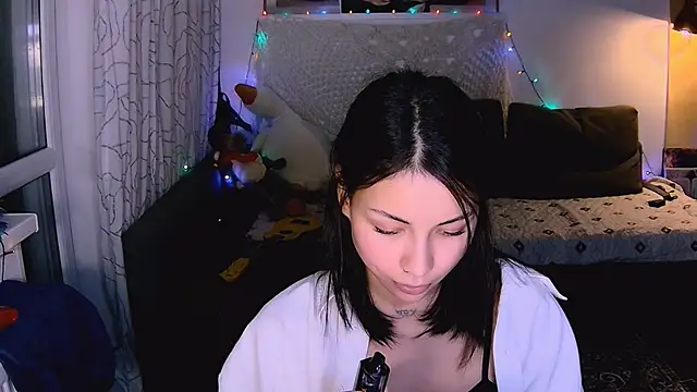 Snapshot of valorant_girl chatting on 01/09/25, 05:43 valorant girl online show from 01/09/25, 05:43