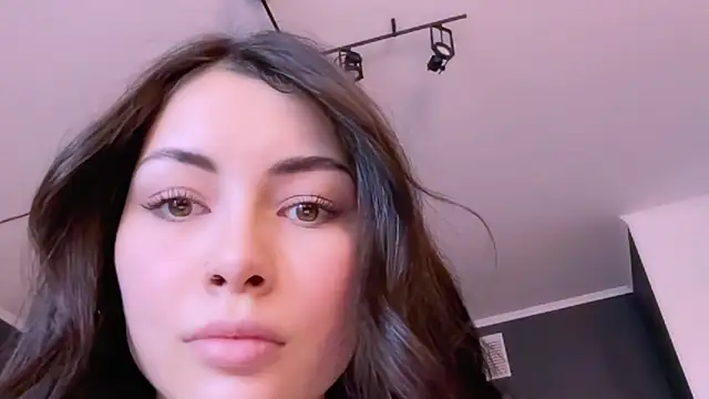 Snapshot of valorant_girl chatting on 03/07/25, 02:56 valorant girl online show from 03/07/25, 02:56