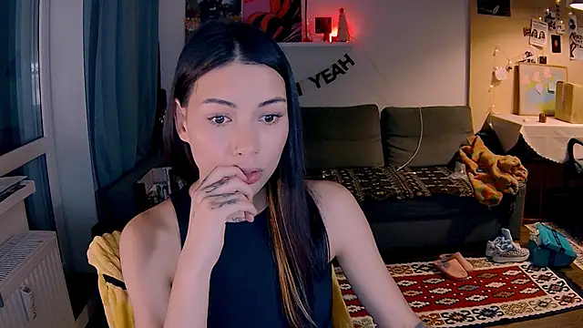 Snapshot of valorant_girl chatting on 01/17/26, 04:43 valorant girl online show from 01/17/26, 04:43