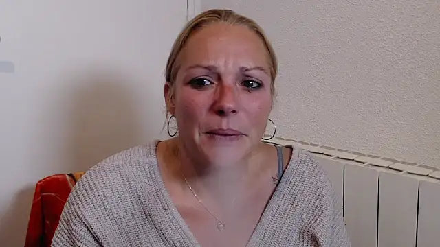 Snapshot of Doucelouve9 chatting on 12/02/25, 05:08 Doucelouve9 online show from 12/02/25, 05:08