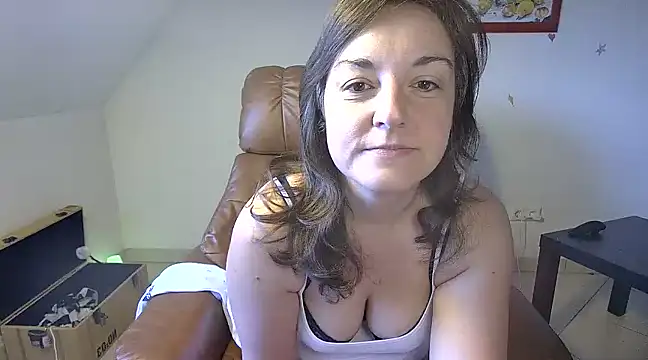 Snapshot of stunning_Rosi chatting on 03/08/25, 06:43 stunning Rosi online show from 03/08/25, 06:43