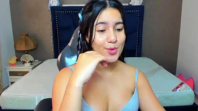 MaiteFlores online show from 05/05/26, 02:25