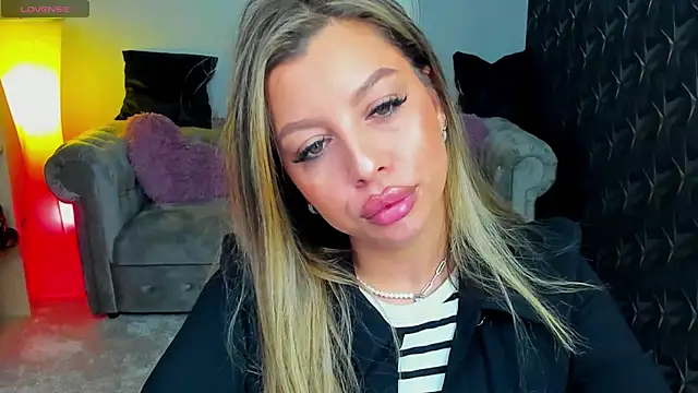 nicolee   19 online show from 03/11/25, 07:25