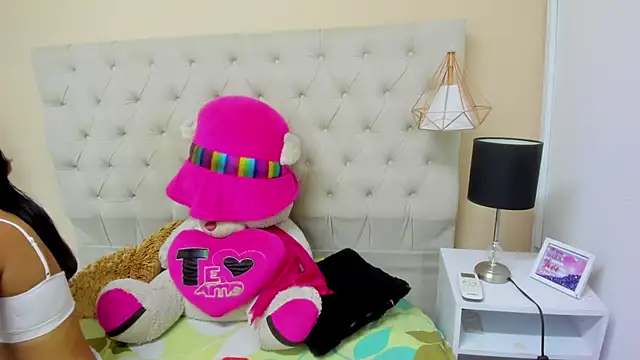 Little Helen online show from 01/21/25, 01:22