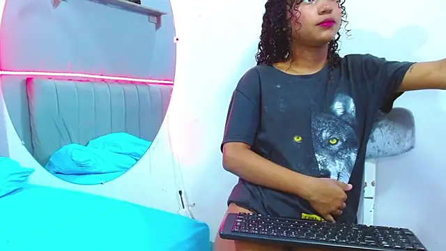 Snapshot of minimi_naty chatting on 12/18/24, 07:08 minimi naty online show from 12/18/24, 07:08