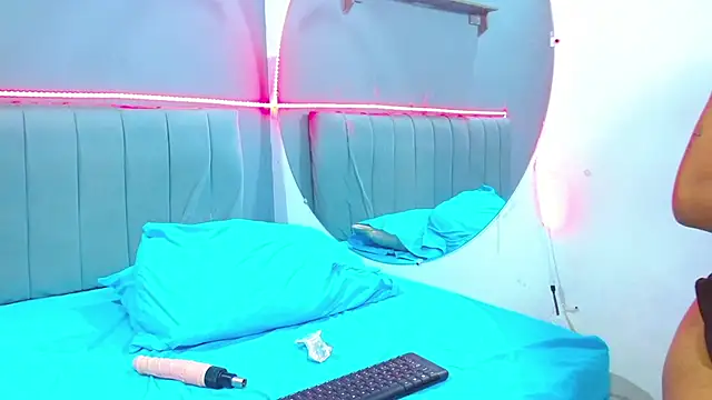 Snapshot of minimi_naty chatting on 12/19/24, 10:21 minimi naty online show from 12/19/24, 10:21