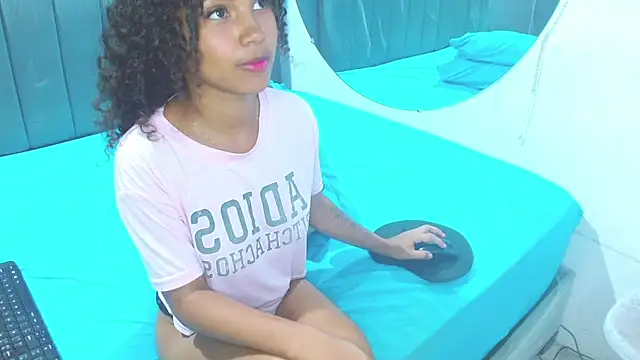 Snapshot of minimi_naty chatting on 01/31/25, 10:10 minimi naty online show from 01/31/25, 10:10