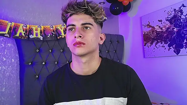 Snapshot of MrWilliseo chatting on 10/14/25, 07:58 MrWilliseo online show from 10/14/25, 07:58