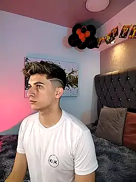 Snapshot of MrWilliseo chatting on 10/28/25, 08:11 MrWilliseo online show from 10/28/25, 08:11