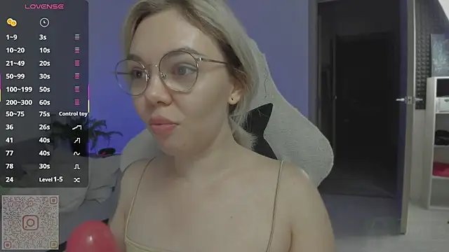 whoa-hoa-hoa-hoa-hoa online show from 09/23/25, 04:10