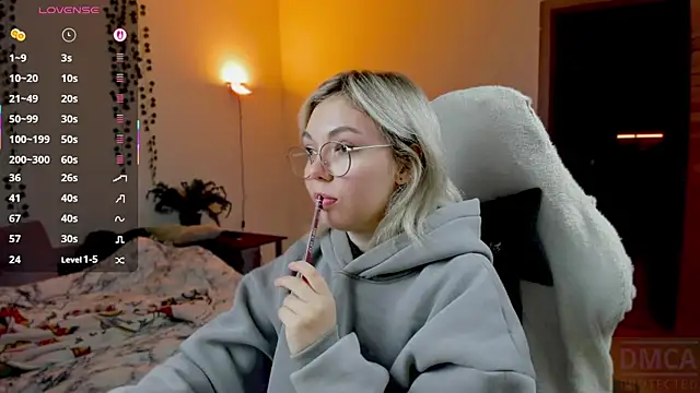 whoa-hoa-hoa-hoa-hoa online show from 10/18/25, 09:15