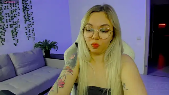 whoa-hoa-hoa-hoa-hoa online show from 11/15/25, 06:59