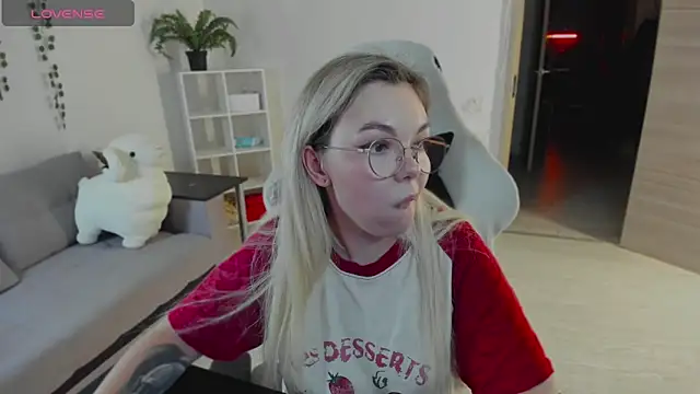 whoa-hoa-hoa-hoa-hoa online show from 12/18/25, 05:41