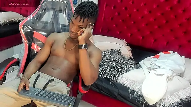 Snapshot of KENDER21_ chatting on 01/15/25, 12:04 KENDER21 online show from 01/15/25, 12:04