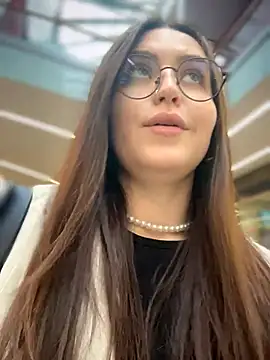 Snapshot of meow_girl chatting on 05/18/26, 03:51 meow girl online show from 05/18/26, 03:51