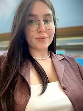 Snapshot of meow_girl chatting on 06/19/26, 11:03 meow girl online show from 06/19/26, 11:03