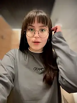 Snapshot of meow_girl chatting on 07/05/26, 01:51 meow girl online show from 07/05/26, 01:51