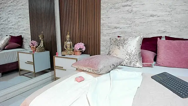 MadisonHunter2024 online show from 01/19/25, 01:43