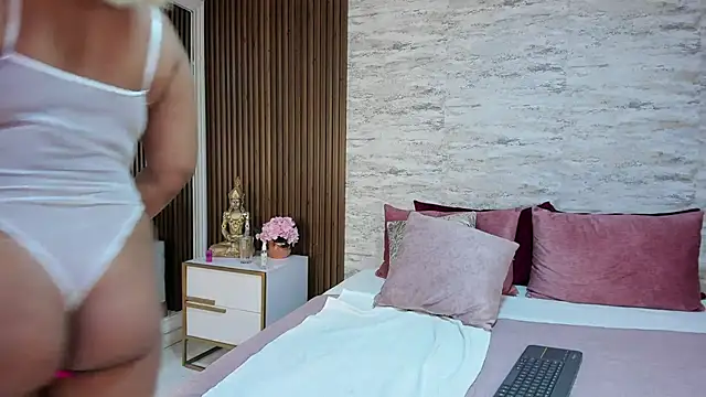 MadisonHunter2024 online show from 01/22/25, 10:59