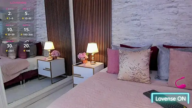 MadisonHunter2024 online show from 11/10/25, 07:46