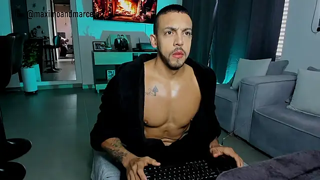 Snapshot of Maximo_Marcelo chatting on 12/15/24, 03:09 Maximo Marcelo online show from 12/15/24, 03:09