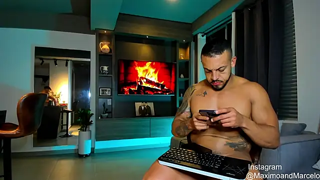 Snapshot of Maximo_Marcelo chatting on 02/12/25, 02:56 Maximo Marcelo online show from 02/12/25, 02:56