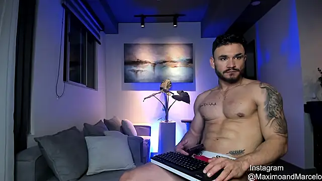 Snapshot of Maximo_Marcelo chatting on 03/05/25, 02:03 Maximo Marcelo online show from 03/05/25, 02:03