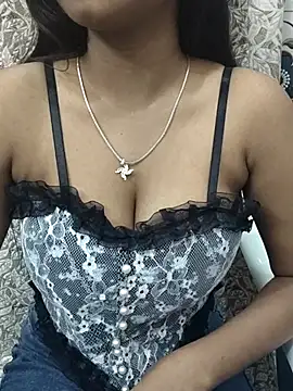 Snapshot of Ishaani_0 chatting on 02/15/25, 06:55 Ishaani 0 online show from 02/15/25, 06:55