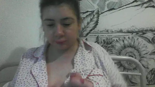 Snapshot of CamilaCherryX chatting on 10/04/25, 05:11 CamilaCherryX online show from 10/04/25, 05:11