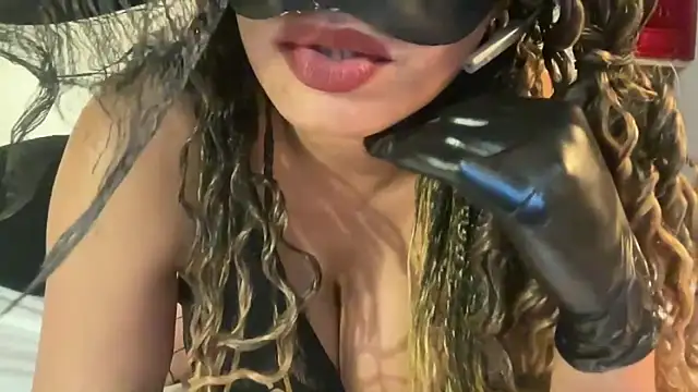 SCARLET-SANTANA online show from 10/31/25, 10:33