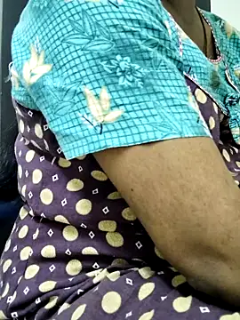 Snapshot of Tamilrojanew chatting on 10/06/25, 05:43 Tamilrojanew online show from 10/06/25, 05:43