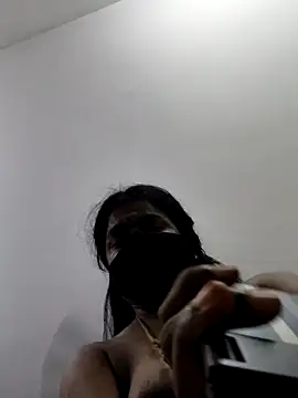 Snapshot of Tamilrojanew chatting on 10/11/25, 08:35 Tamilrojanew online show from 10/11/25, 08:35