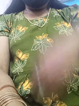 Snapshot of Tamilrojanew chatting on 10/31/25, 08:59 Tamilrojanew online show from 10/31/25, 08:59