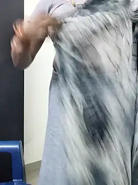 Snapshot of Tamilrojanew chatting on 11/11/25, 04:40 Tamilrojanew online show from 11/11/25, 04:40