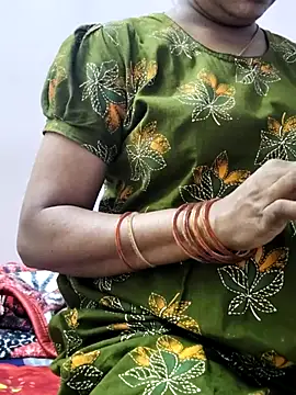 Snapshot of Tamilrojanew chatting on 11/12/25, 06:03 Tamilrojanew online show from 11/12/25, 06:03